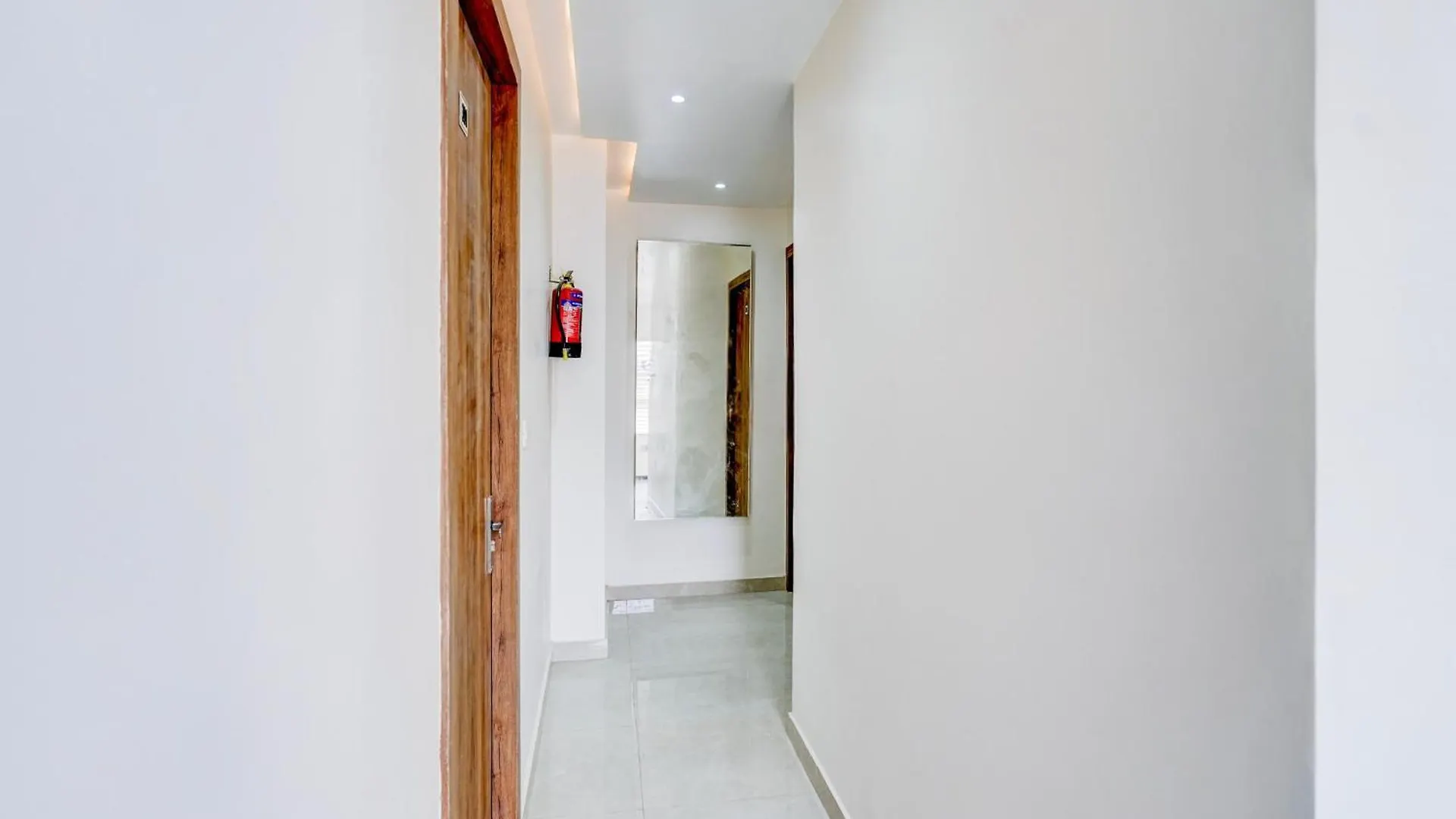 Super Townhouse Lahartara Railway Bridge Near Bus Stop فاراناسي