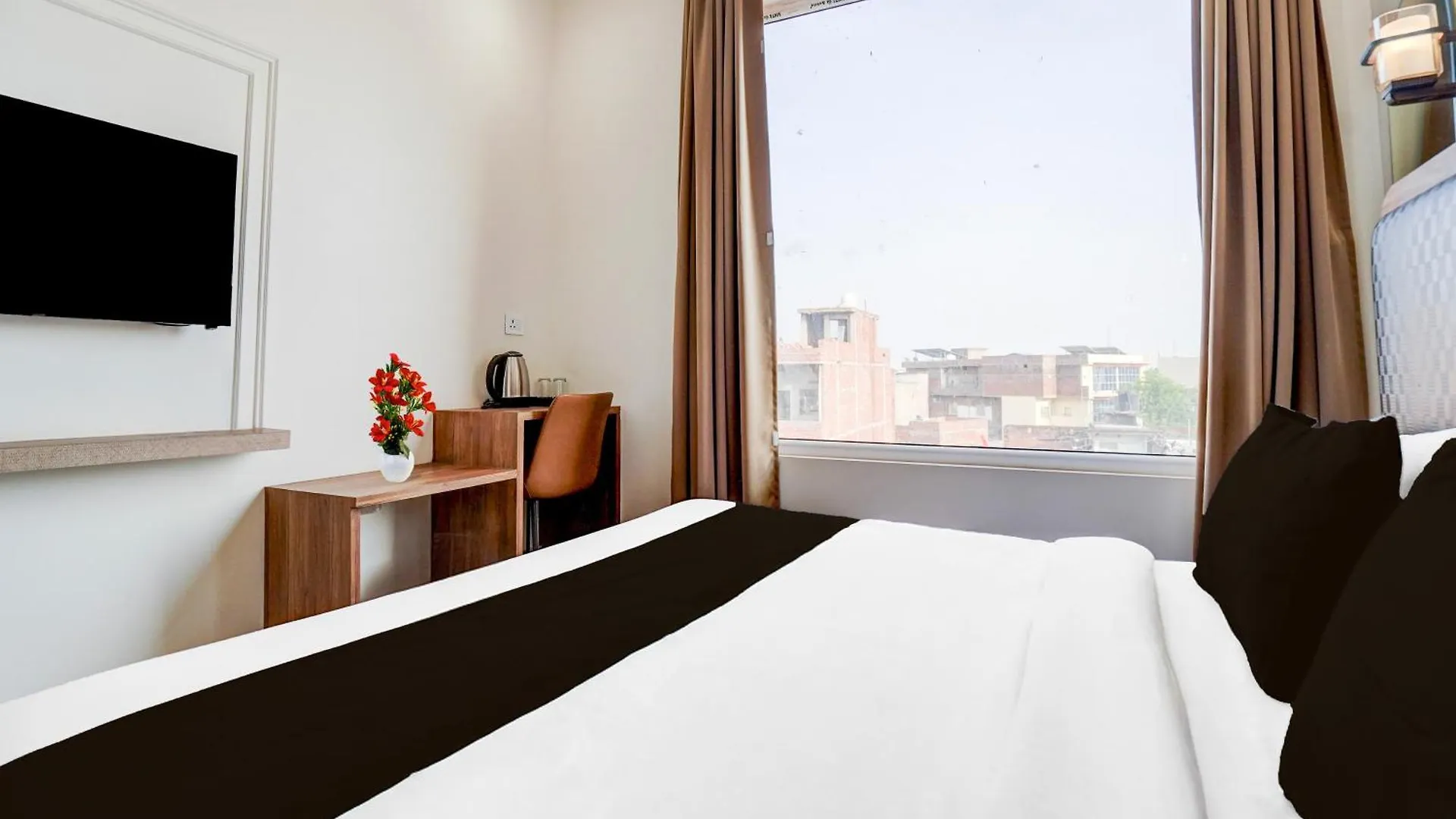 Super Townhouse Lahartara Railway Bridge Near Bus Stop فاراناسي