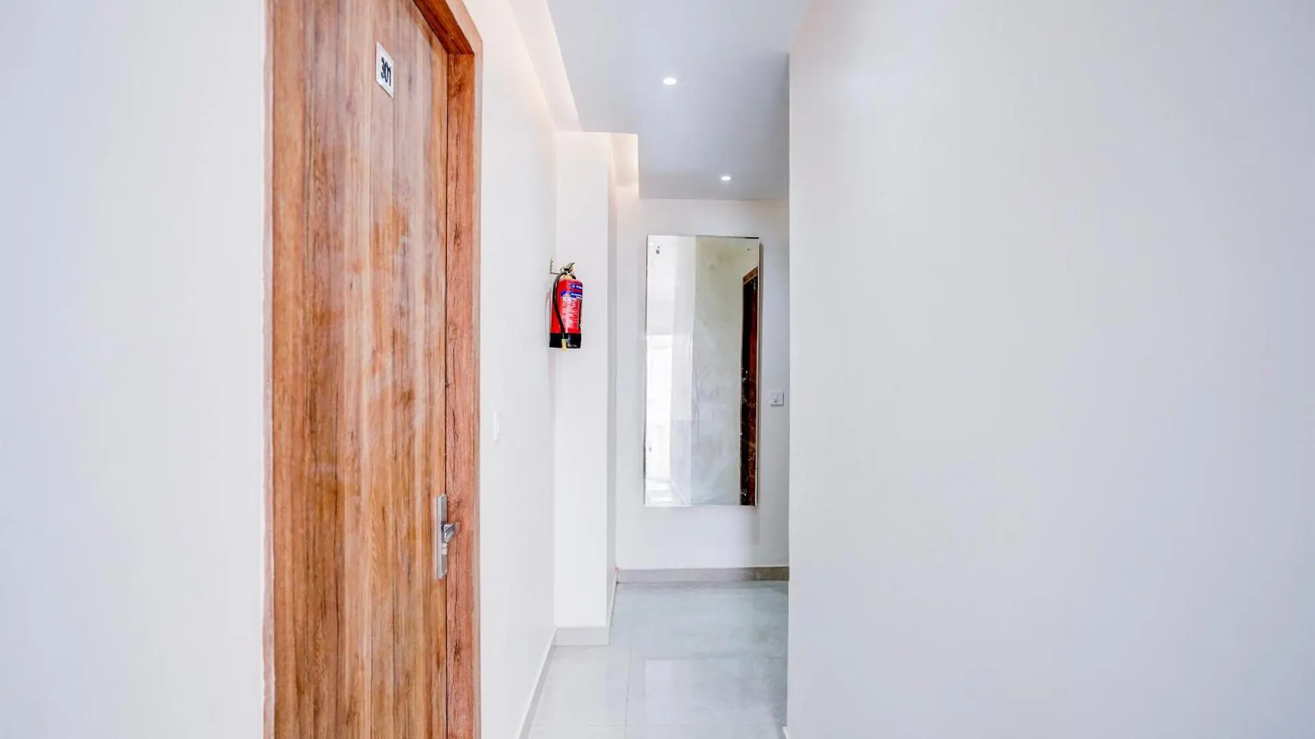 ** فندق Super Townhouse Lahartara Railway Bridge Near Bus Stop فاراناسي الهند