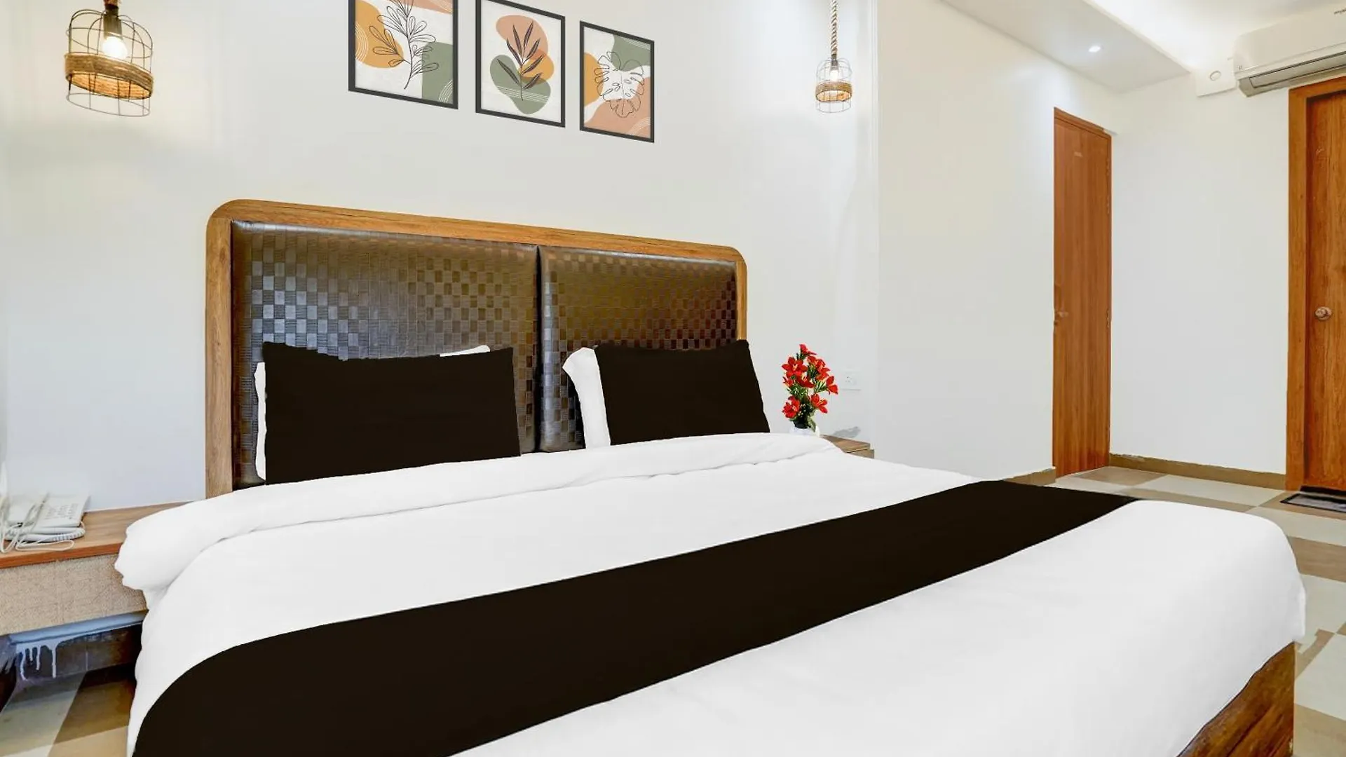 Super Townhouse Lahartara Railway Bridge Near Bus Stop فاراناسي فندق